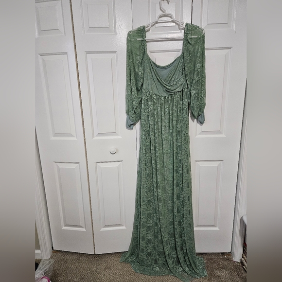 Sage green Maternity photoshoot dress - Picture 5 of 5